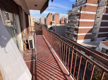 Departamento de 3 ambientes, Villa del Parque · Venta 3 Amb + Dep. Servicio Frente Balcon. Muy Luminoso