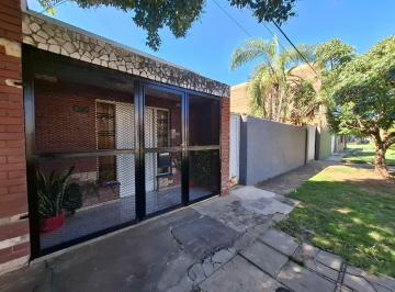 Casa · 50m² · 5 Ambientes · 1 Cochera · Casa en Venta + Patio y Cochera. Pje Volta 6800