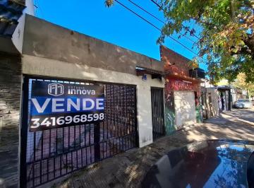Casa · 80m² · 4 Ambientes · 1 Cochera · Oportunidad. Casa a Reciclar + Local + Gran Terreno. Ituzaingo 5531.