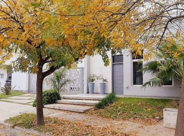 Casa · 180m² · 6 Ambientes · 2 Cocheras · Casa en Alquiler Temporario de Julio a Diciembre - Altos de Manantiales