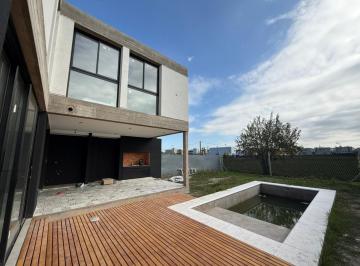 Casa · 139m² · 4 Ambientes · 2 Cocheras · Casa en La Plata