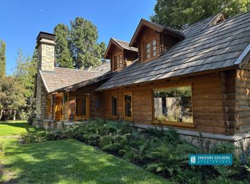 Casa · 290m² · 9 Ambientes · 3 Cocheras · Residencia de Lujo Amueblada en Casco Histórico | a m del Lagolácar | San Martín de Los Andes