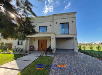 Casa · 221m² · 6 Ambientes · 6 Cocheras · Casa en Venta en El Naudir, Escobar