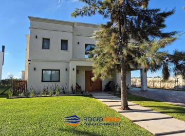 Casa · 221m² · 6 Ambientes · 6 Cocheras · Casa en Venta en El Naudir, Escobar