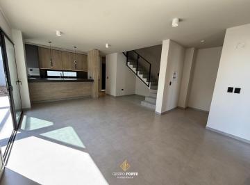Casa · 140m² · 4 Ambientes · 2 Cocheras · Casa en Venta en Docta - 3 Dorm.
