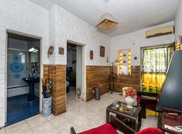Casa · 138m² · 4 Ambientes · 2 Cocheras · Casa en Pompeya, Patio con Lavadero, Terraza, Cochera Para 2 Autos, 2 Baños