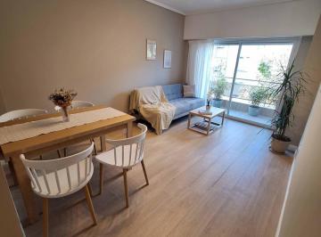 Departamento · 39m² · 2 Ambientes · 2 Amb.  a La Calle con Balcon Saliente