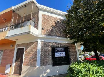Casa · 153m² · 5 Ambientes · 1 Cochera · Venta PH Casa 5 Ambientes, Balcón, Patio y Cochera en Castelar. Apto Crédito Banco Privado