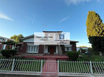 Casa · 333m² · 10 Ambientes · 4 Cocheras · Chalet con Estilo en San Rafael.