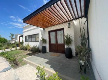 Casa · 1000m² · 4 Ambientes · 4 Cocheras · Casa en Santa Isabel
