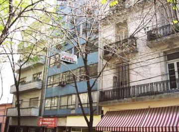Departamento de 1 ambiente, Balvanera · Luminoso Depto. Sin Cocina C/baño Compartido y Bajas Expensas en Balvanera