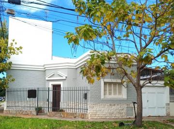 Casa · 98m² · 5 Ambientes · 2 Cocheras · Casa en Santa Fe