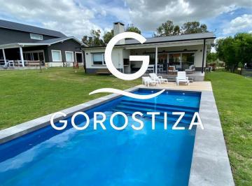 Casa · 152m² · 4 Ambientes · Golf II