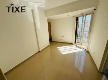 Departamento de 2 ambientes, Balvanera · Jean Jaures y San Luis. 2 Amb. Piso Alto, Luz, Balcón. Impecable.