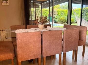 Casa · 230m² · 5 Ambientes · 2 Cocheras · Casa en La Morada 3 Dorm. – Pileta, Galería y Cochera Doble