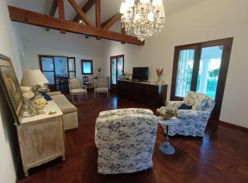 Casa · 280m² · 8 Ambientes · 2 Cocheras · En Venta Casa en Villa Allende Golf