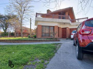 Casa · 256m² · 5 Ambientes · 3 Cocheras · Chalet 5 Ambientes Parque Garage Pinos de Anchorena Apto Credito