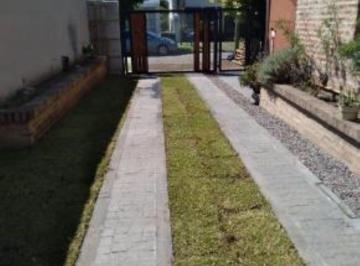 Casa de 3 ambientes, Almirante Brown · Triplex Muy Bien Ubicado, Luminoso con 2 Dorm. en Venta en Adrogué!