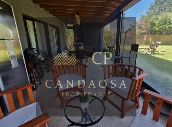 Casa · 130m² · 4 Ambientes · 2 Cocheras