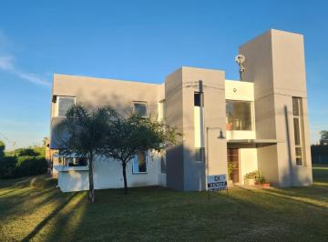 Casa · 362m² · 4 Dormitorios · 3 Cocheras · Casa en Las Corzuelas