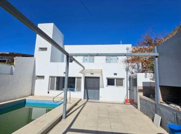 Casa · 300m² · 5 Ambientes · 2 Cocheras · Casa en General Roca