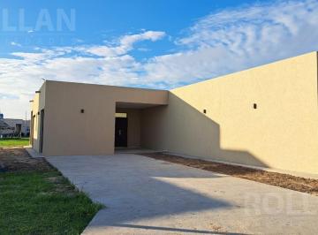 Casa · 150m² · 4 Ambientes · 1 Cochera · Casa 3 Amb a Estrenar! C/pileta! en Venta! Barrio Privado El Ensueño