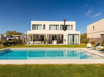 Casa · 222m² · 5 Ambientes · 2 Cocheras · Casa en Venta en Estancias del Rio - Estancias del Pilar