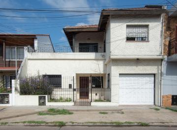 Casa · 200m² · 4 Ambientes · 1 Cochera · Casa en Ciudad Jardin del Palomar