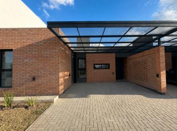 Casa · 130m² · 5 Ambientes · 2 Cocheras · Duplex en Venta en San Ignacio Village, 3 Dorm., a Estrenar