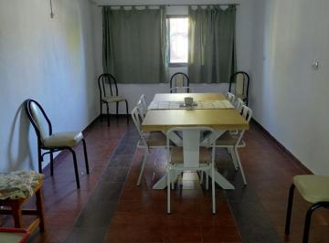 Casa de 8 ambientes, Córdoba · Casa en Planta Baja en Alquiler con 3 Habitaciones en Mercantil
