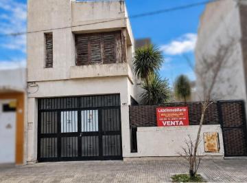 Casa · 1m² · 7 Ambientes · 1 Cochera · Casa a La Venta con Excelente Distribución y Espacios Pensados Para El Confort Familiar.