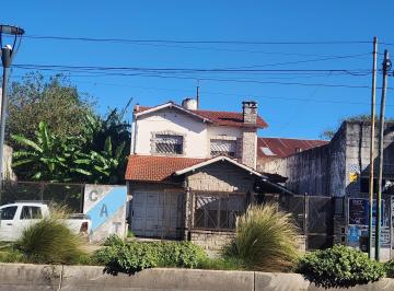 Casa · 320m² · 5 Ambientes · Casa en Venta - 3 Dorm. 2 Baños - Lomas de Zamora