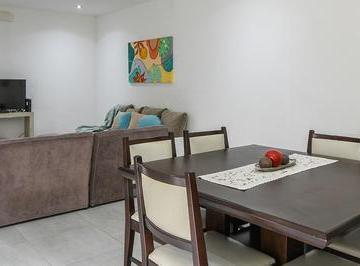 Casa · 140m² · 5 Ambientes · 1 Cochera · Casa de 2 Plantas y 3 Dorm. - Pte. Roca 2300 - Abasto Rosario | Venta