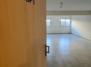 Oficina comercial · 57m² · 2 Ambientes · 1 Cochera · Se Vende Oficina en Excelente Ubicación – San Martín y Pellegrini