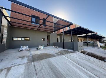 PH · 150m² · 5 Ambientes · 2 Cocheras · Duplex Venta Prados de Manantiales 3 Dorm.