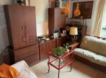 Casa · 120m² · 6 Ambientes · 2 Cocheras · Oportunidad en Los Robles: Casa con 2 Dorm., Patio y Doble Cochera