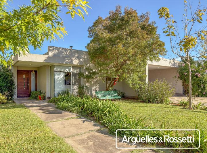 Casa · 160m² · 4 Ambientes · 1 Cochera