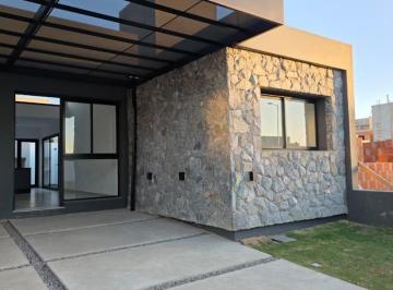 Casa · 63m² · 3 Ambientes · 1 Cochera · Rincones de Manantiales Duplex 2 Dormi a La Venta