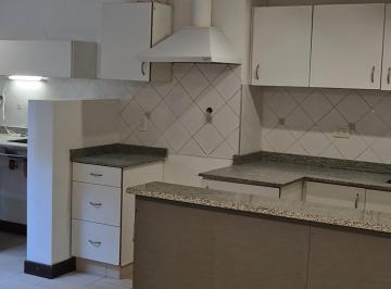 Cocina y lavandería · Amplio Departamento, Ventilado y Muy Luminoso, Ubicado a Pocas Cuadras del Parqu