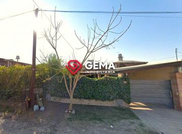 Casa · 120m² · 6 Ambientes · 2 Cocheras · Casa en San Lorenzo