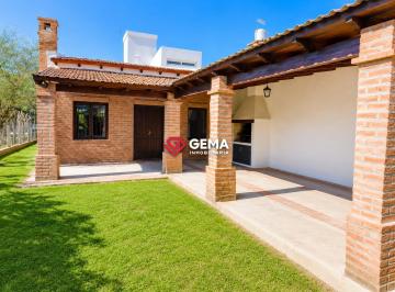 Casa · 120m² · 6 Ambientes · 2 Cocheras · Casa en San Lorenzo