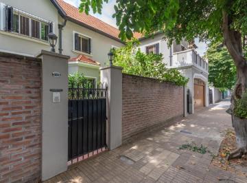 Casa · 400m² · 8 Ambientes · Casa en Venta de 7 Ambientes en Vicente Lopez, Residencial.