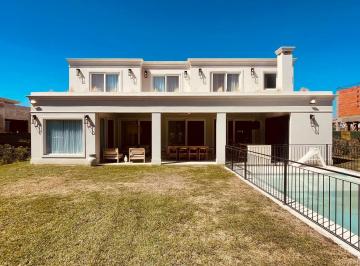Casa · 300m² · 6 Ambientes · 2 Cocheras · Casa en Venta en Pilara con Posibilidad de Financiacion - Tilbury - Urdapilleta Propiedades