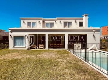 Casa · 300m² · 6 Ambientes · 2 Cocheras · Casa en Venta en Pilara con Posibilidad de Financiacion - Tilbury