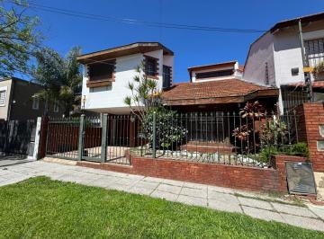 Casa · 170m² · 4 Ambientes · 3 Cocheras · Amplio Chalet de 4 Amb con Jardín + Cochera en Olivos