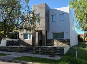 Casa · 202m² · 4 Dormitorios · 1 Cochera · Openhouse Alquila Excelente Propiedad en Barrio Privado Dalvian