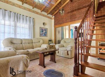 Casa · 320m² · 5 Ambientes · 2 Cocheras · Chalet Moderno 6 Ambientes 3 Cochera Doble Vivienda Chauvin Apto Credito