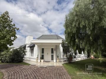 Casa · 231m² · 6 Ambientes · 1 Cochera · Casa a La Venta en San Isidro, Villa Allende