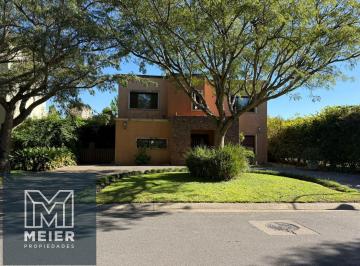 Casa · 190m² · 6 Ambientes · 7 Cocheras · Casa en Venta Cuatro Dorm. en Los Lagos Nordelta