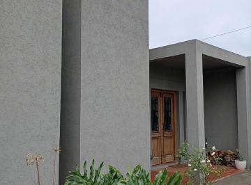 Casa · 135m² · 5 Ambientes · 2 Cocheras · Excelente Casa Lista Para Vivir en Barrio Abierto Don Miguel